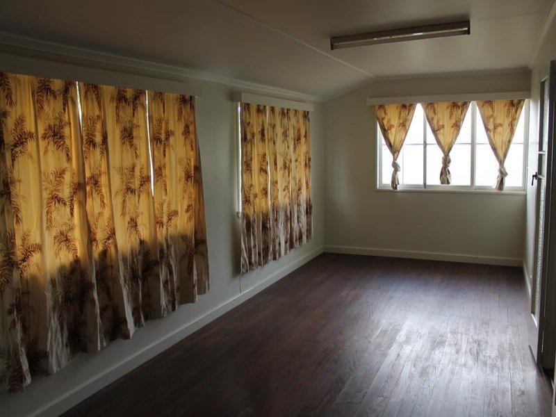 7 Macrossan Street, Childers QLD 4660