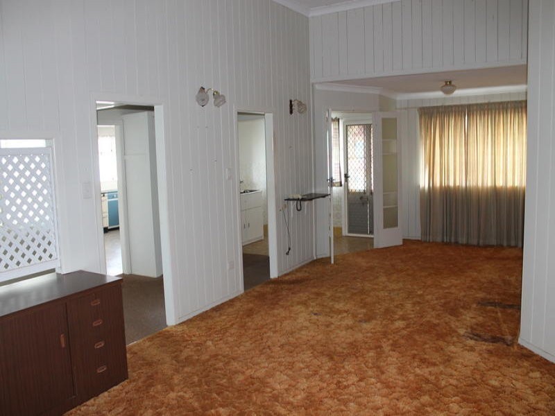 7 Macrossan Street, Childers QLD 4660