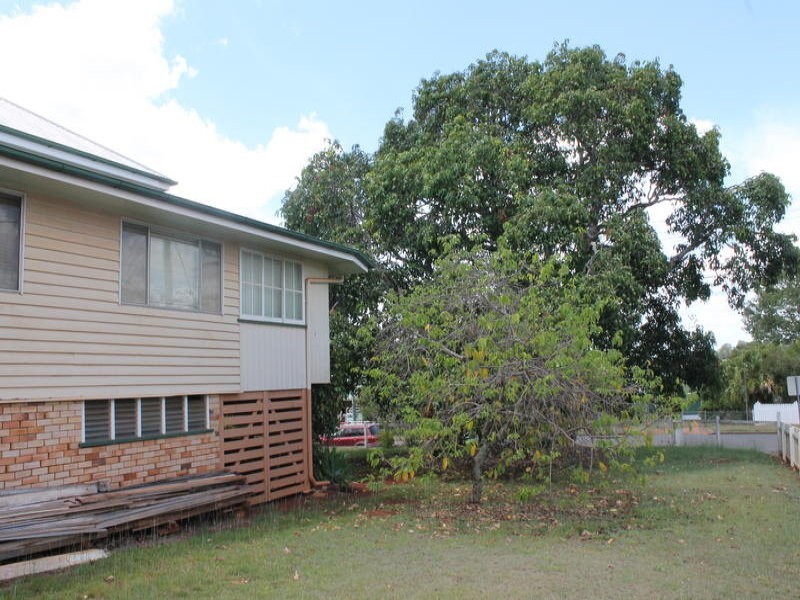 7 Macrossan Street, Childers QLD 4660