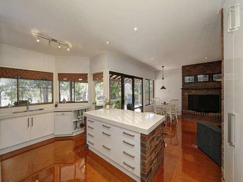 11 Bocks Road, Branyan QLD 4670