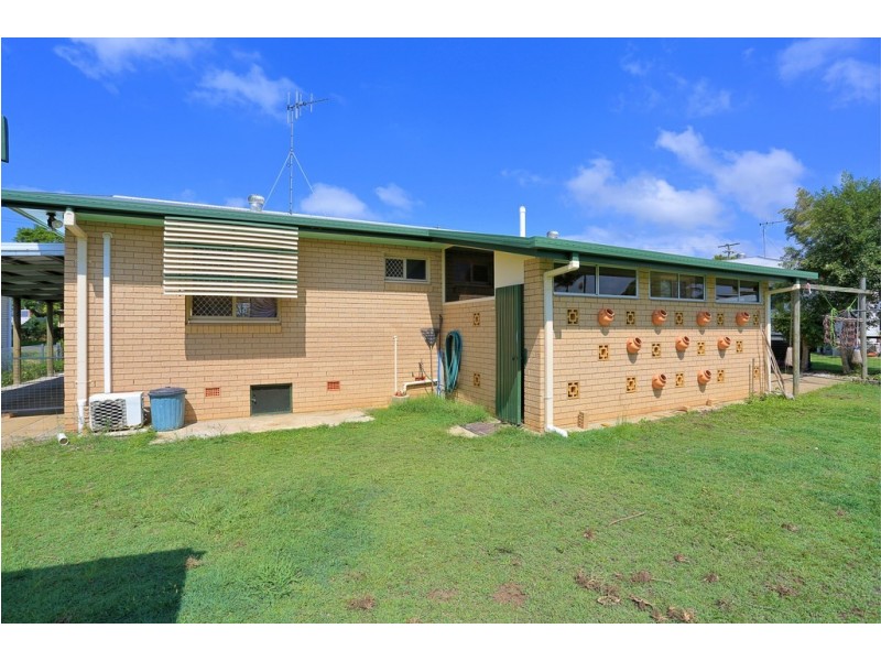 35 Baker Street, Kepnock QLD 4670