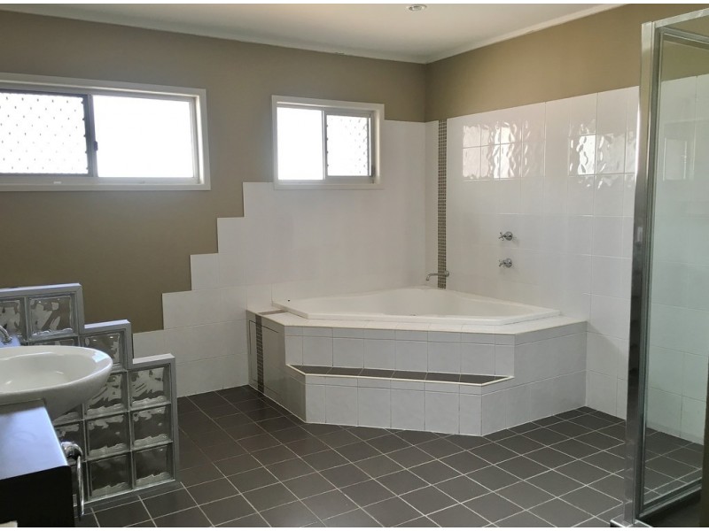 13 Salter Street, Kepnock QLD 4670