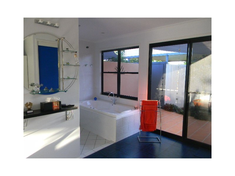 850 Gooburrum Rd, Welcome Creek QLD 4670