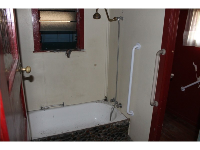 32 Bingera St, Bundaberg West QLD 4670