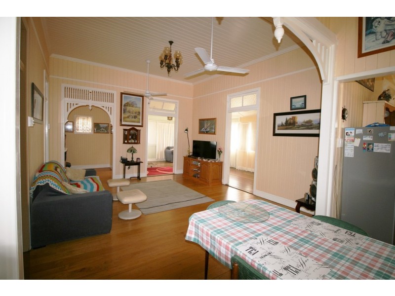 10 Hinkler Avenue, Bundaberg North QLD 4670