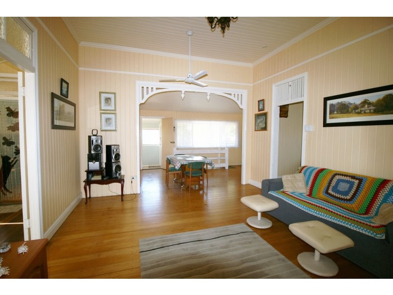 10 Hinkler Avenue, Bundaberg North QLD 4670