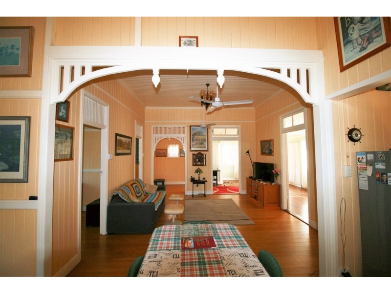 10 Hinkler Avenue, Bundaberg North QLD 4670