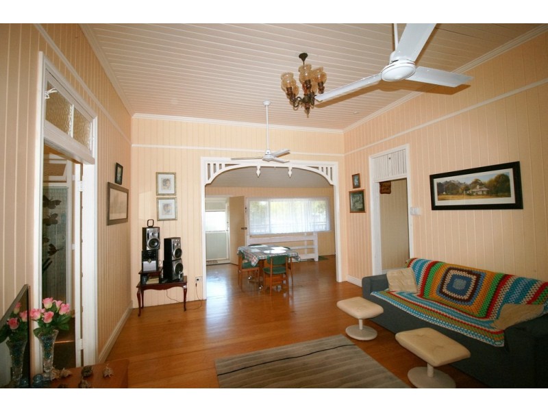 10 Hinkler Avenue, Bundaberg North QLD 4670