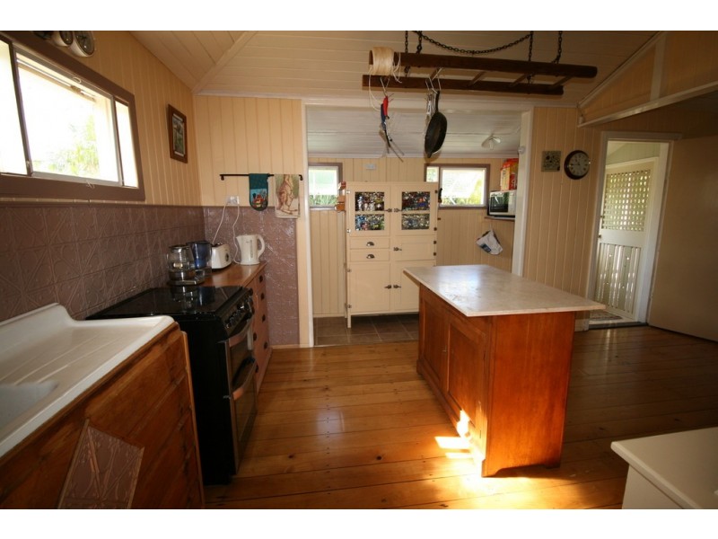 10 Hinkler Avenue, Bundaberg North QLD 4670