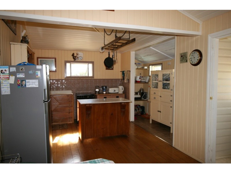 10 Hinkler Avenue, Bundaberg North QLD 4670