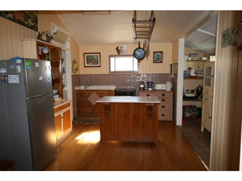 10 Hinkler Avenue, Bundaberg North QLD 4670