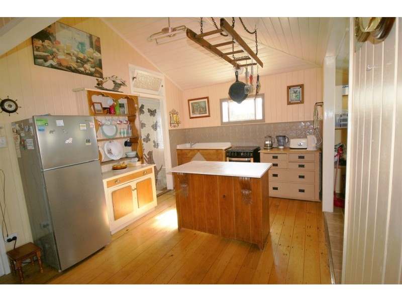 10 Hinkler Avenue, Bundaberg North QLD 4670