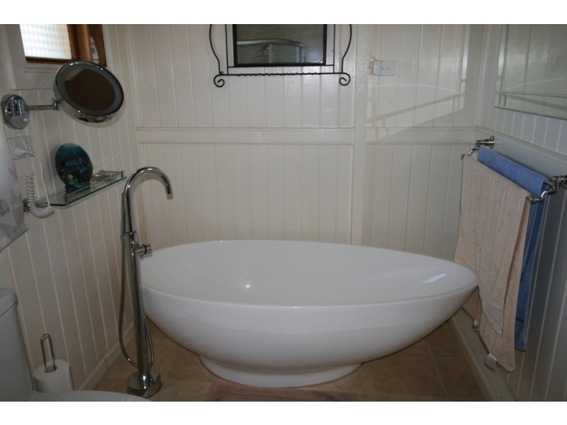 10 Hinkler Avenue, Bundaberg North QLD 4670