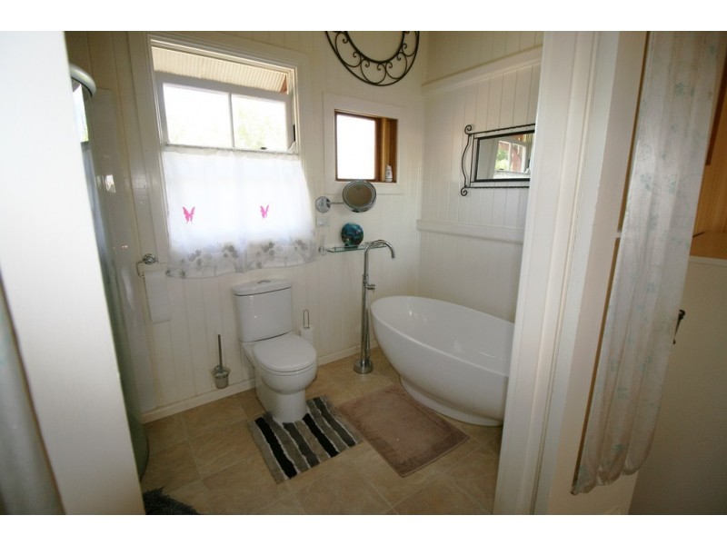 10 Hinkler Avenue, Bundaberg North QLD 4670