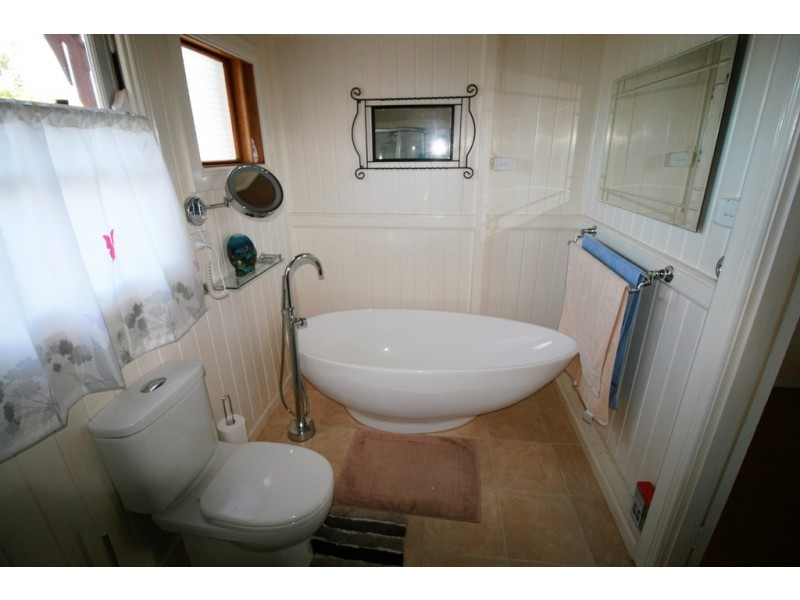 10 Hinkler Avenue, Bundaberg North QLD 4670