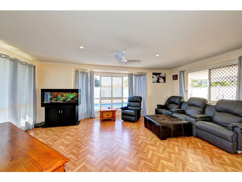 39 Acacia st, Moore Park Beach QLD 4670