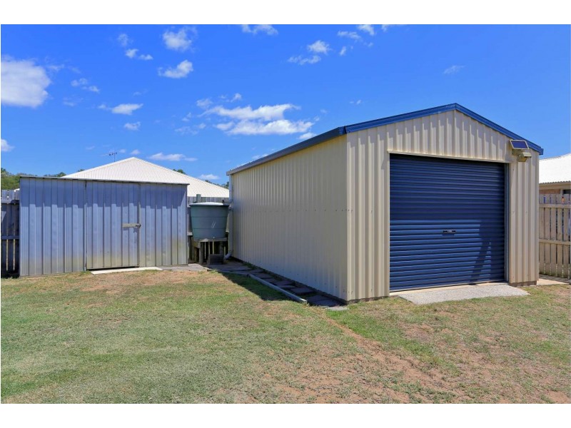 39 Acacia st, Moore Park Beach QLD 4670