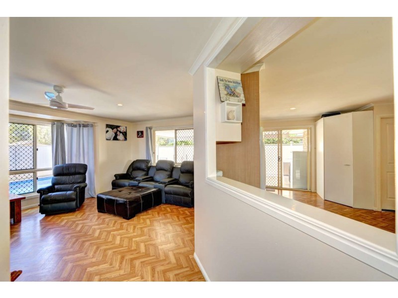 39 Acacia st, Moore Park Beach QLD 4670