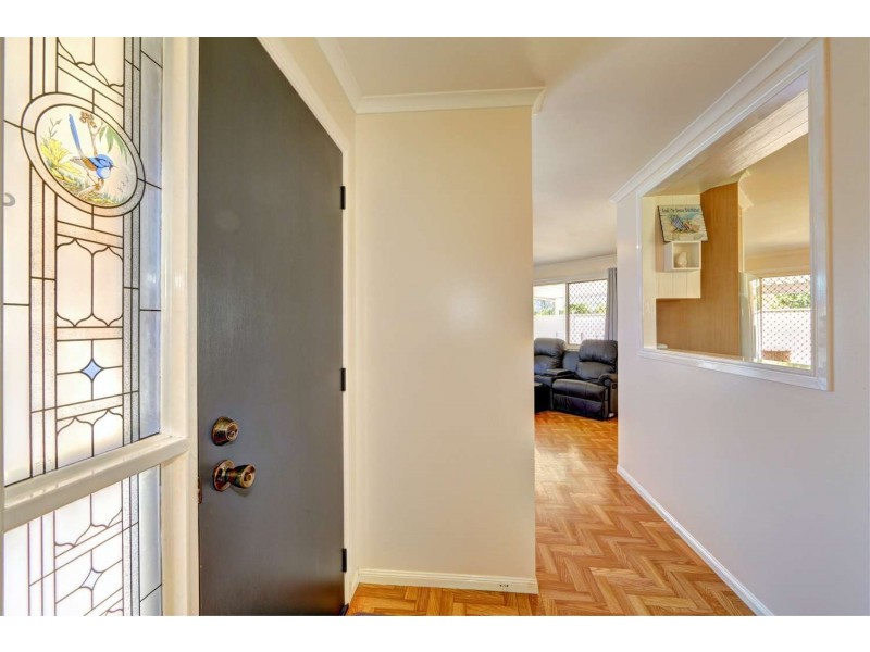 39 Acacia st, Moore Park Beach QLD 4670
