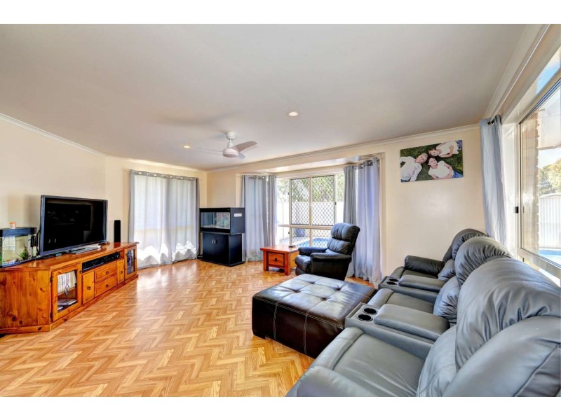 39 Acacia st, Moore Park Beach QLD 4670