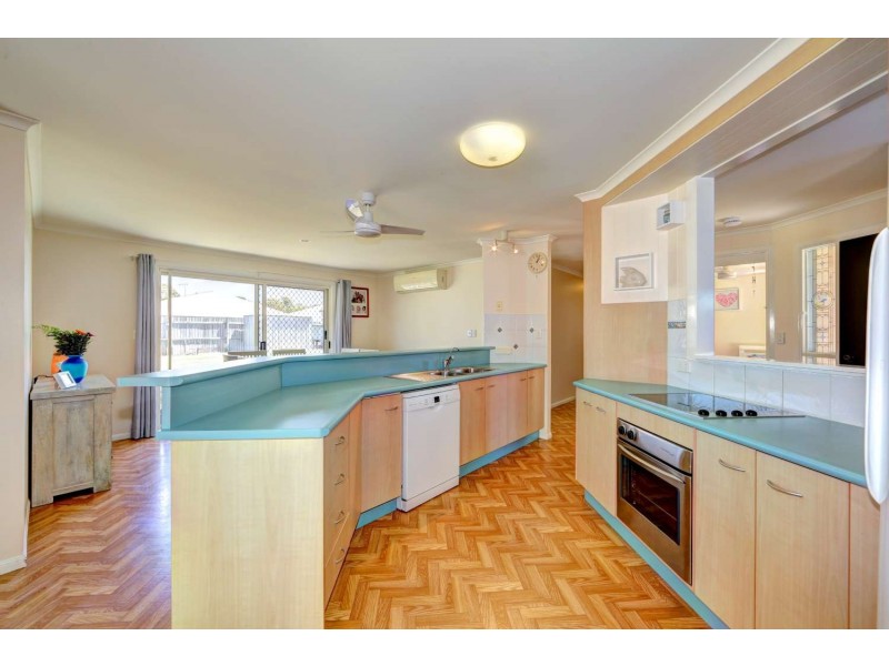 39 Acacia st, Moore Park Beach QLD 4670