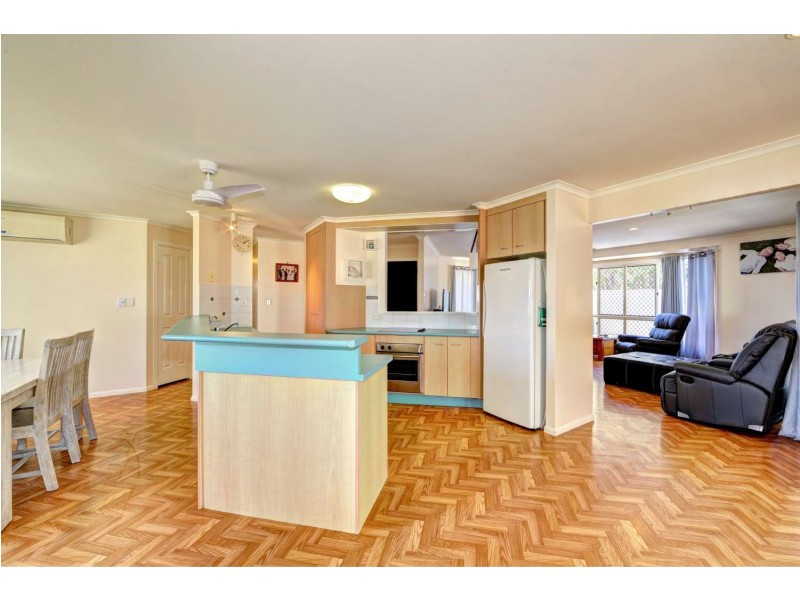 39 Acacia st, Moore Park Beach QLD 4670