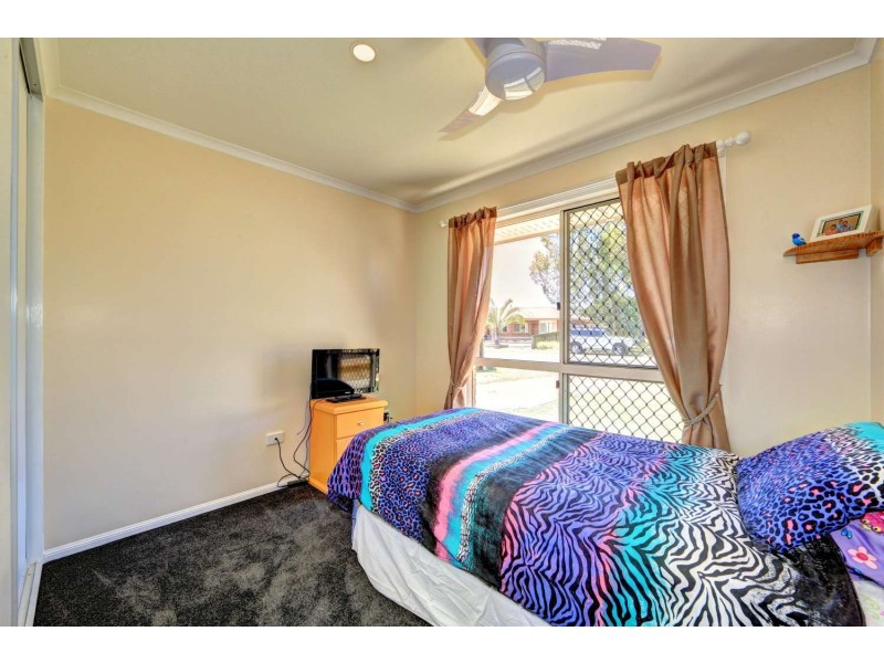 39 Acacia st, Moore Park Beach QLD 4670