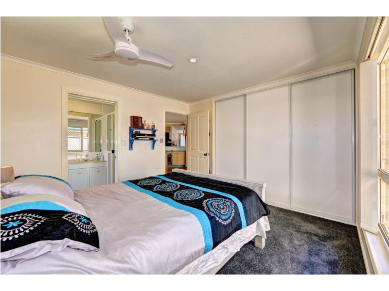 39 Acacia st, Moore Park Beach QLD 4670