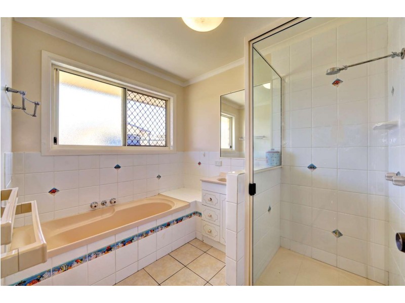 39 Acacia st, Moore Park Beach QLD 4670