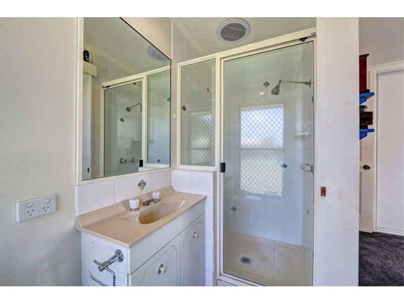 39 Acacia st, Moore Park Beach QLD 4670