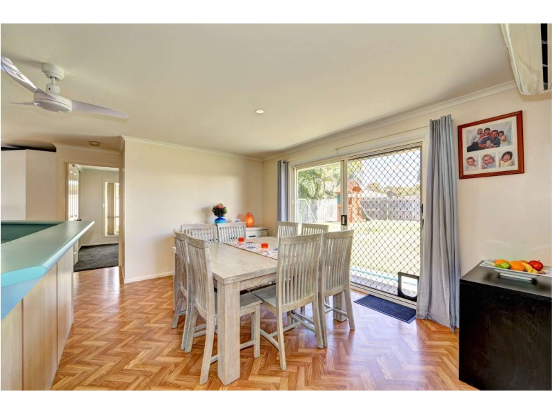 39 Acacia st, Moore Park Beach QLD 4670