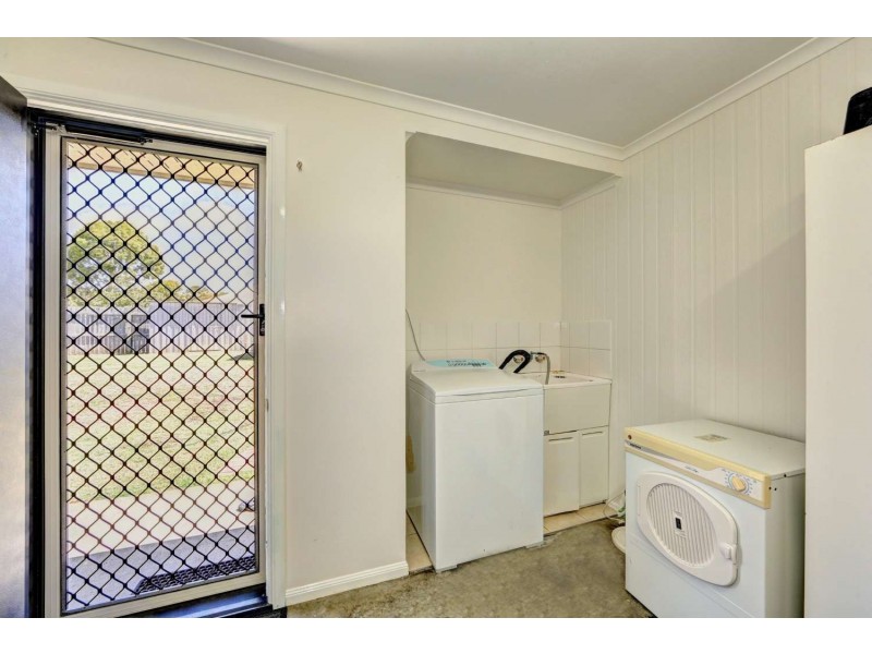 39 Acacia st, Moore Park Beach QLD 4670