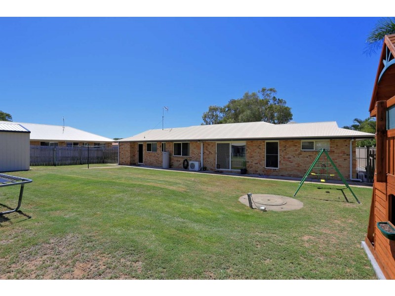 39 Acacia st, Moore Park Beach QLD 4670