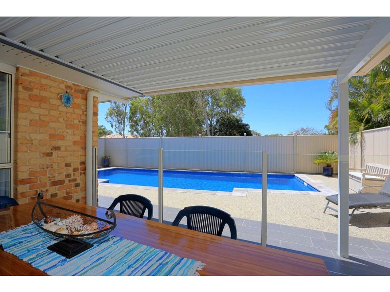 39 Acacia st, Moore Park Beach QLD 4670