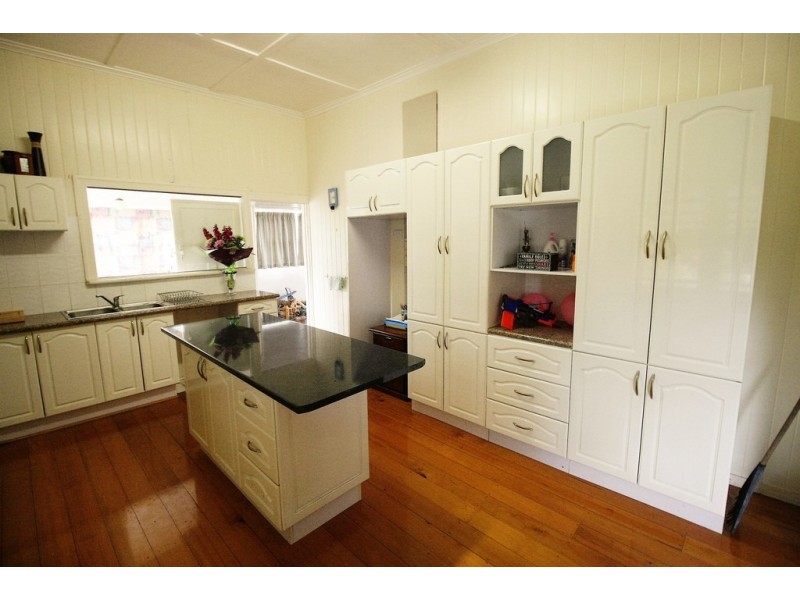 19 High St, Walkervale QLD 4670