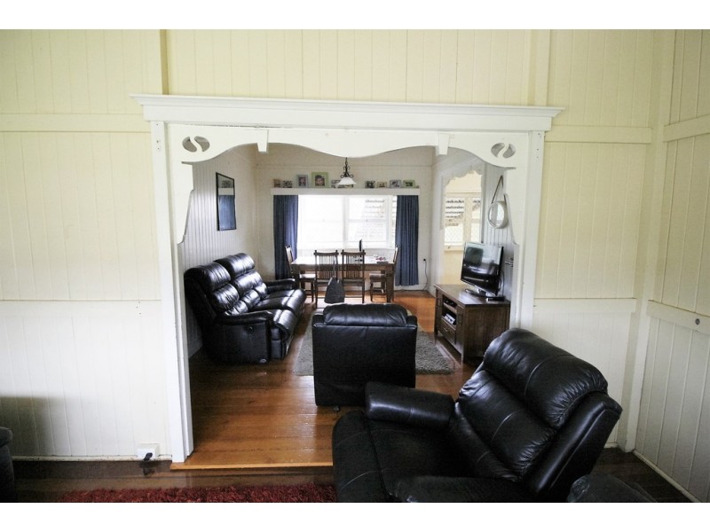 19 High St, Walkervale QLD 4670