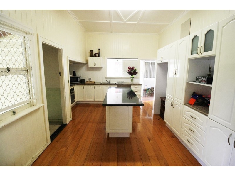 19 High St, Walkervale QLD 4670