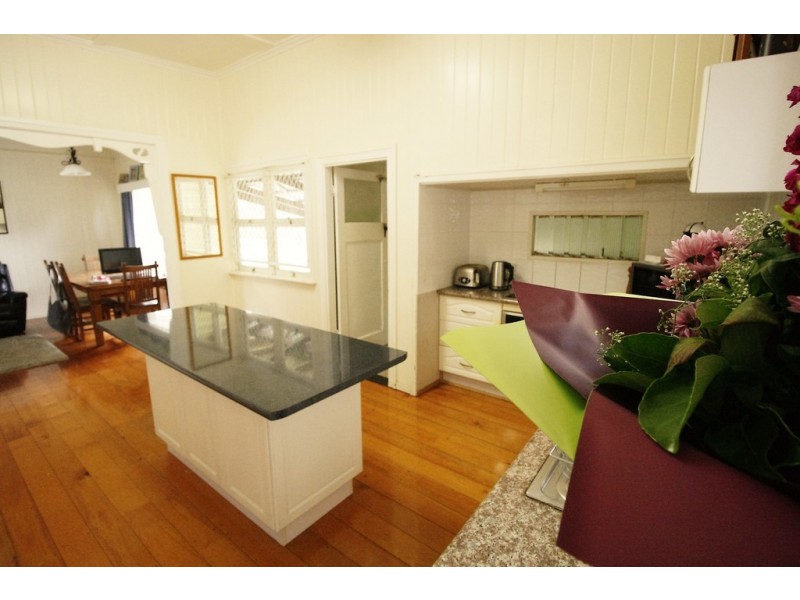 19 High St, Walkervale QLD 4670