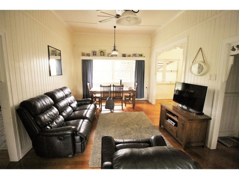 19 High St, Walkervale QLD 4670