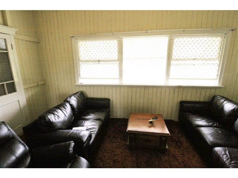 19 High St, Walkervale QLD 4670