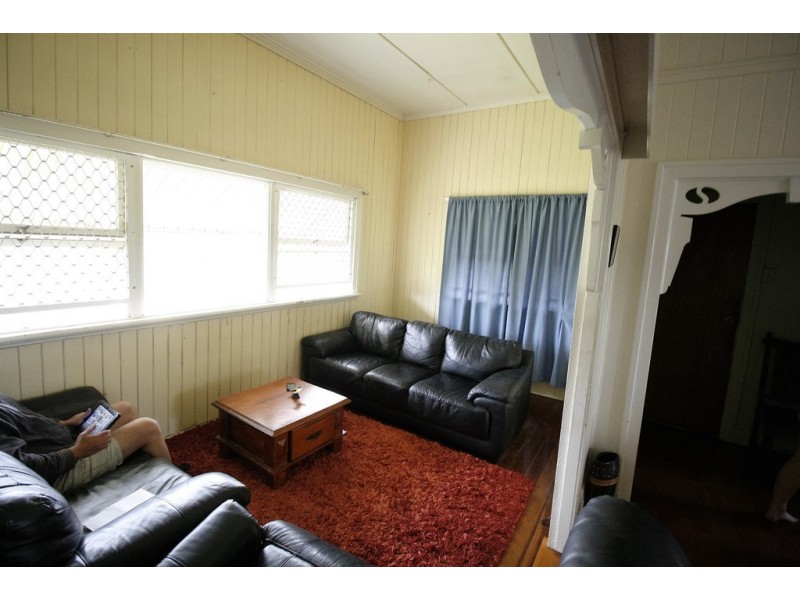 19 High St, Walkervale QLD 4670