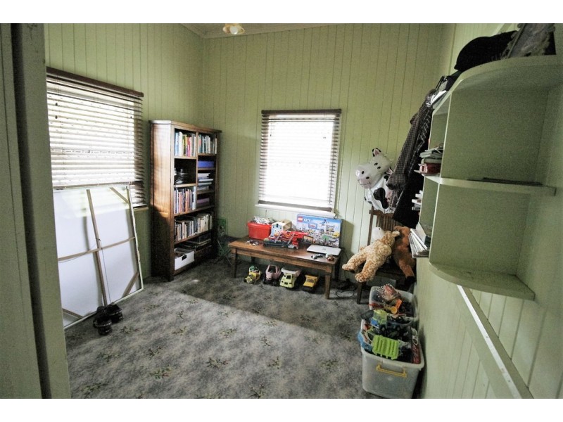 19 High St, Walkervale QLD 4670