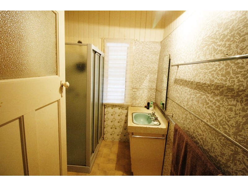 19 High St, Walkervale QLD 4670