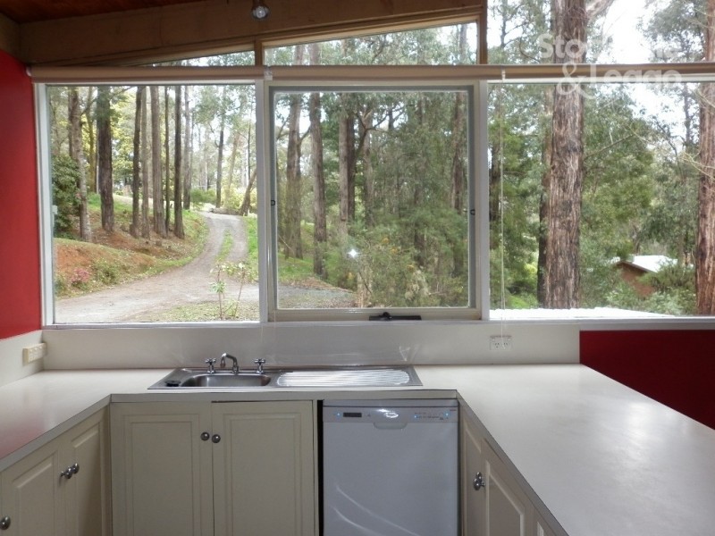 2 Bellbird Crescent, Emerald VIC 3782