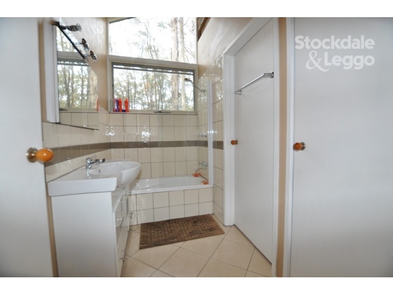 2 Bellbird Crescent, Emerald VIC 3782