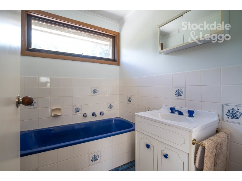 28 First Avenue, Cockatoo VIC 3781