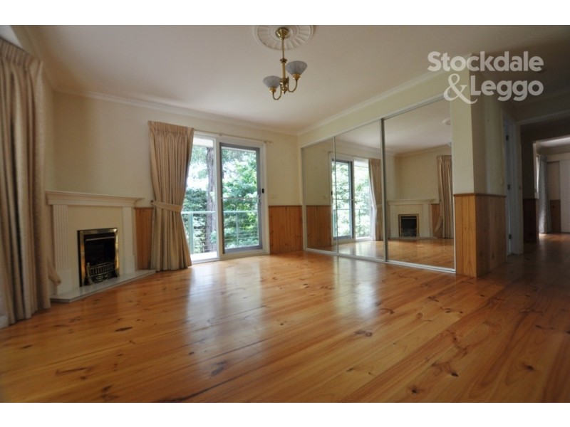 8 Sunnyside Terrace, Emerald VIC 3782