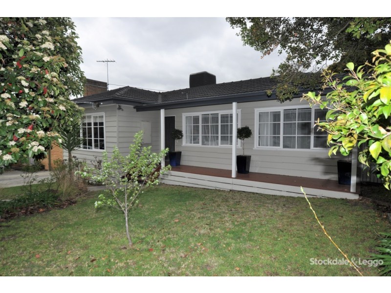 15 Silverton Drive, Ferntree Gully VIC 3156