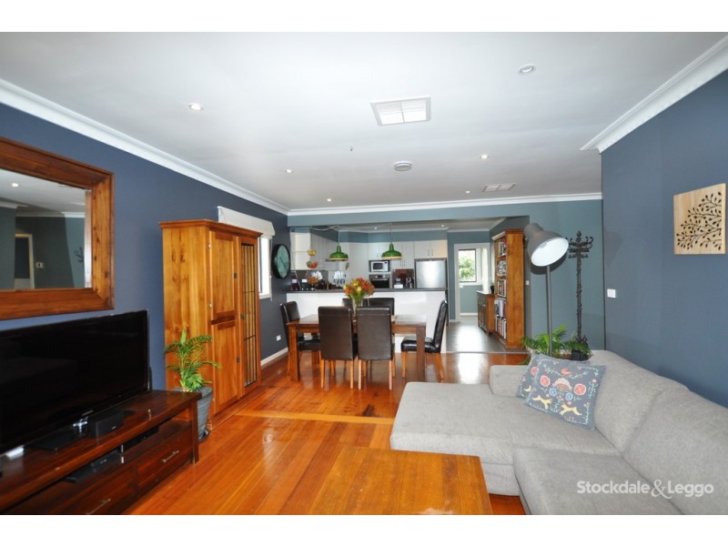 15 Silverton Drive, Ferntree Gully VIC 3156