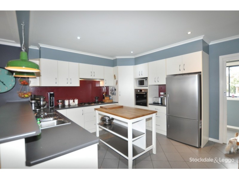 15 Silverton Drive, Ferntree Gully VIC 3156